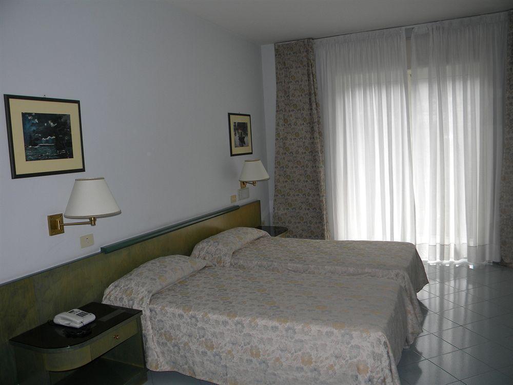 Hotel Dei Congressi Castellammare di Stabia Buitenkant foto